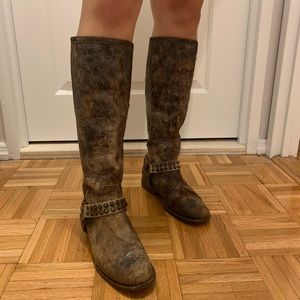 FRYE Distressed Brown Boot, Size 8
